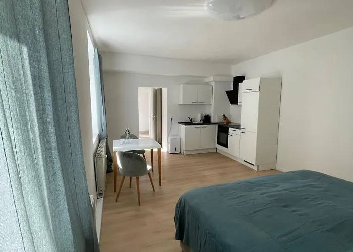 Gross - Real Estate * 莱奥本